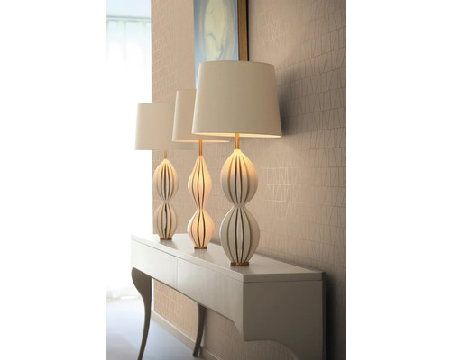 Drie lampen op een tafel, interieurdecoratie