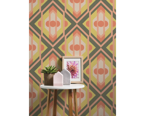 Decoratief behang met geometrische vormen in retrostijl op de muur