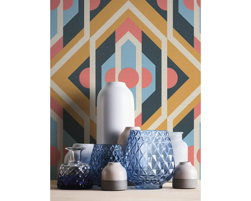 Diverse vazen voor een behang met patroon