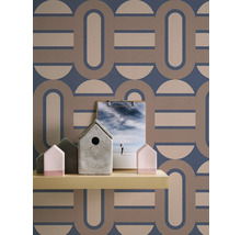 Plank met decoratieve huisjes en klembord voor retro behang