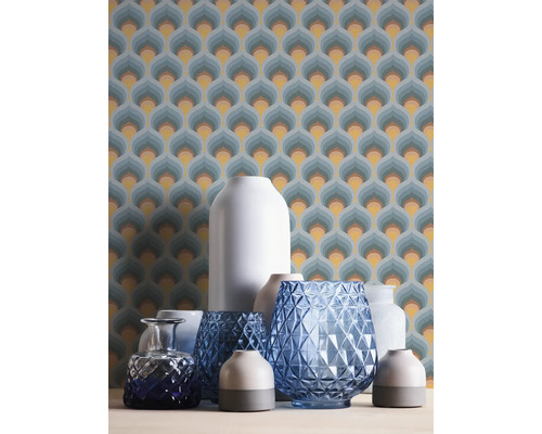 Diverse decoratieve vazen voor een patroonbehang