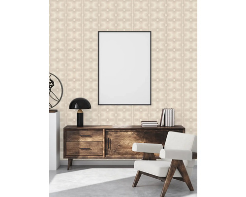 Interieur met patroonbehang, dressoir, fauteuil en fotolijst