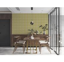Eetkamer met eettafel, stoelen en patroonbehang
