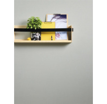 Wandplank met plant, citroen, klembord en notitieblok