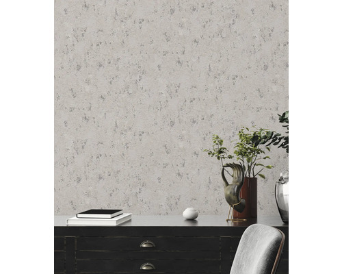 Close-up van een muur met grijs, gestructureerd behang