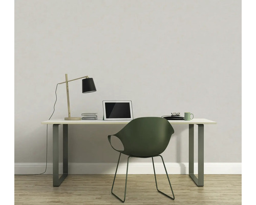 Kantoor met bureau, lamp, laptop en stoel