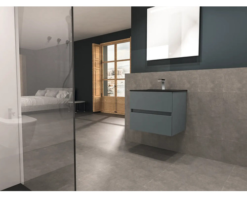 Moderne badkamer met wastafelonderkast, spiegel en open slaapgedeelte