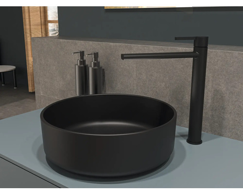 Wastafel met kraan en zeepdispenser