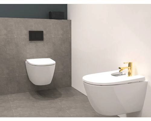 Moderne badkamer met wandcloset en bidet met kraan