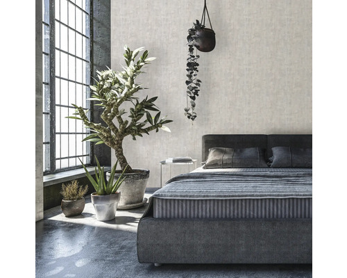 Slaapkamer met bed, kamerplanten en groot raam