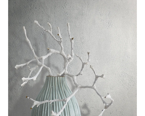 Decoratieve opstelling met vaas en witte takken