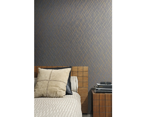 Slaapkamer met grijs behang en gouden geometrisch patroon