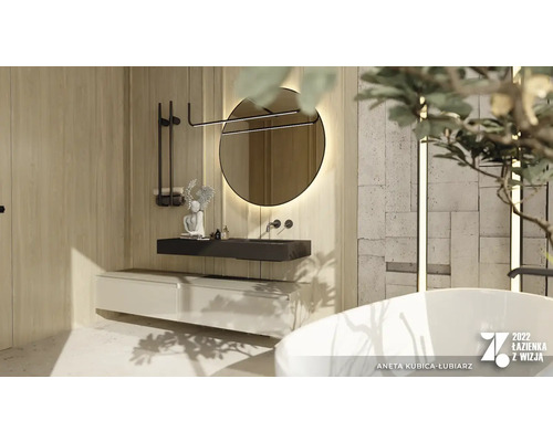 Lichte badkamer met wastafel, spiegel met verlichting en bad