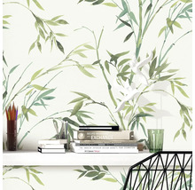 Decoratief bamboe behang in een lichte kamer
