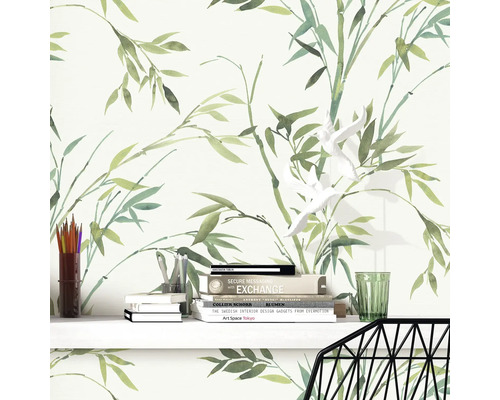 Decoratief bamboe behang in een lichte kamer