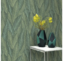 Decoratief behang met bladerdesign, twee vazen en een tafel