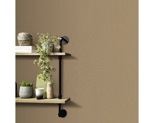 Wandrek met decoratie tegen een gestructureerde wand