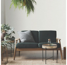 Woonkamer met bank, tafel en planten voor een heldere en georganiseerde sfeer