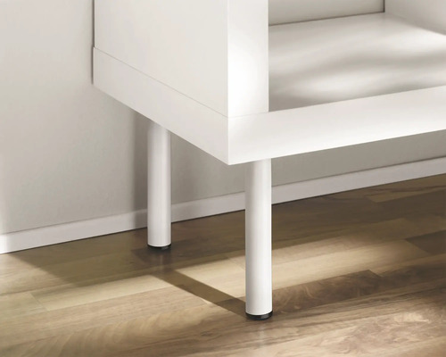 Detailopname van een witte plank met metalen poten.