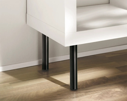 Witte plank met zwarte poten op houten vloer
