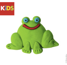 Groene kikker van boetseerklei voor kinderen