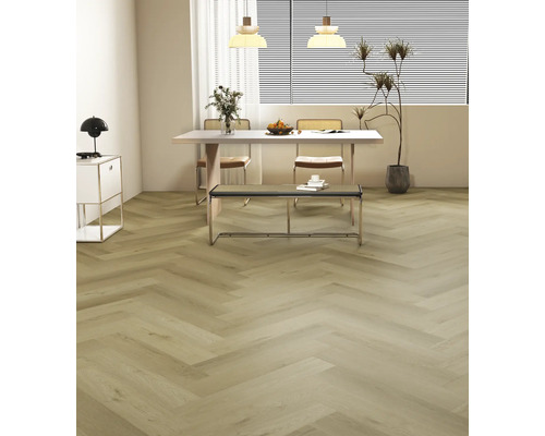 PVC Klik Silence visgraat rustig, 1,8 m² Lichte kamer met eettafel, stoelen, bank en visgraatvloer