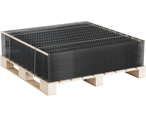 Pallet met hekwerkpanelen