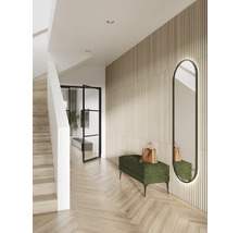 Entree met trap, bank, spiegel en deur