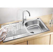 Roestvrijstalen spoelbak met afdruiprek en kraan