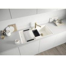 Moderne keuken met wasbak, afdruiprek en armatuur