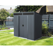 Metalen tuinhuis op gazon