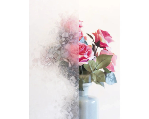 Raamfolie met glasmotief en daarachter bloemen in een vaas