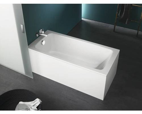 Rechthoekig bad in badkamer