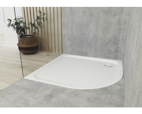 Vierkante douchebak van sanitairacryl in badkamer.