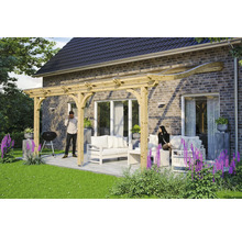 Houten terras met houten paviljoen, zithoek en barbecue