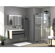 Moderne badkamer met wastafel, spiegelkast en douchecabine