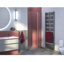 Badkamer met wastafel, spiegel, douche en handdoekradiator