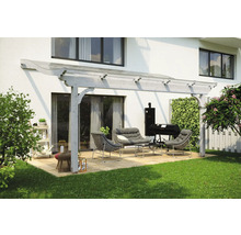 Terras met terrasoverkapping, zithoek en barbecue