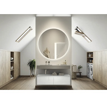 Moderne badkamer met ronde spiegel, wastafel en dakramen