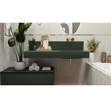 Badkamer met wastafel, onderkast, spiegel en planten
