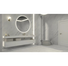Moderne badkamer met ronde spiegel, wastafel en opbergruimte