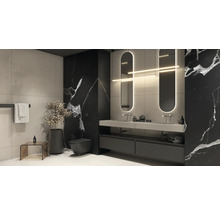 Moderne badkamer met wastafels, spiegels, toilet en handdoekhouder voor een stijlvolle ambiance