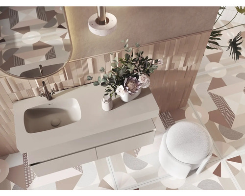 Badkameroverzicht van bovenaf met wastafel, spiegel, kruk en geometrische vloertegels