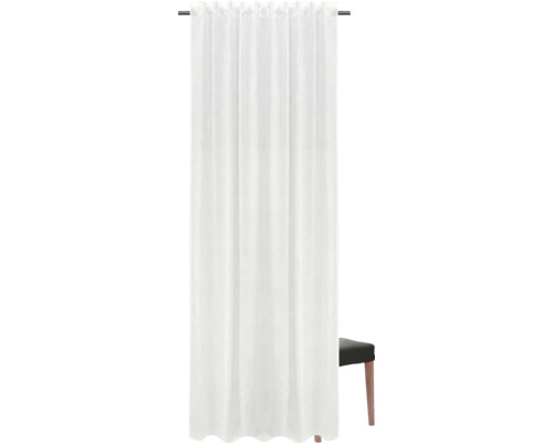Wit decoratief gordijn met plooibandophanging voor een stoel