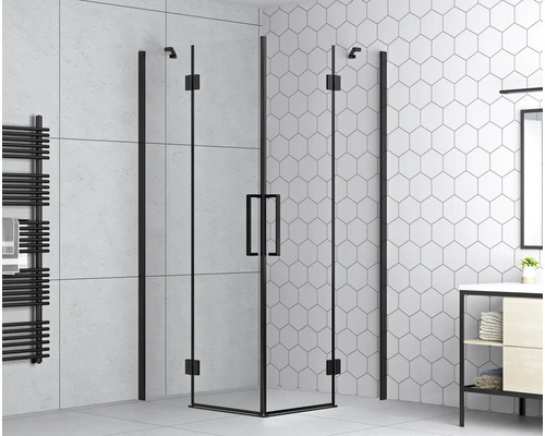 Douchecabine met zwart frame in een badkamer