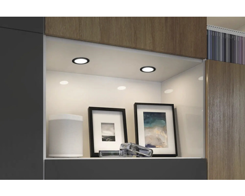 Kastinbouw met ronde ledlampen, luidspreker en fotolijsten