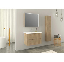 Moderne badkamer met wastafelonderkast, spiegelkast met verlichting en hoge kast