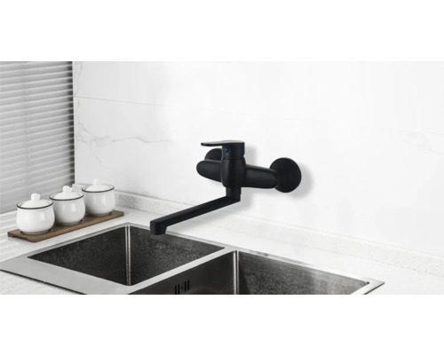 Wandarmatuur in een gootsteen