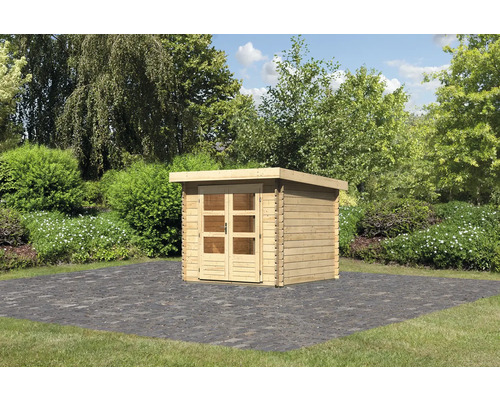 Houten tuinhuis met dubbele deur in een tuinomgeving