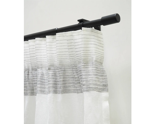 Gordijnroede met gordijn en horizontaal streepjespatroon